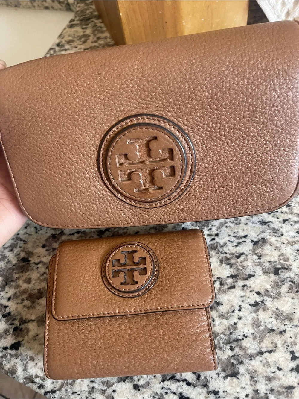 Tory Burch Tan Pebbled Leather Chain Crossbody Phone Bag with Card Wallet